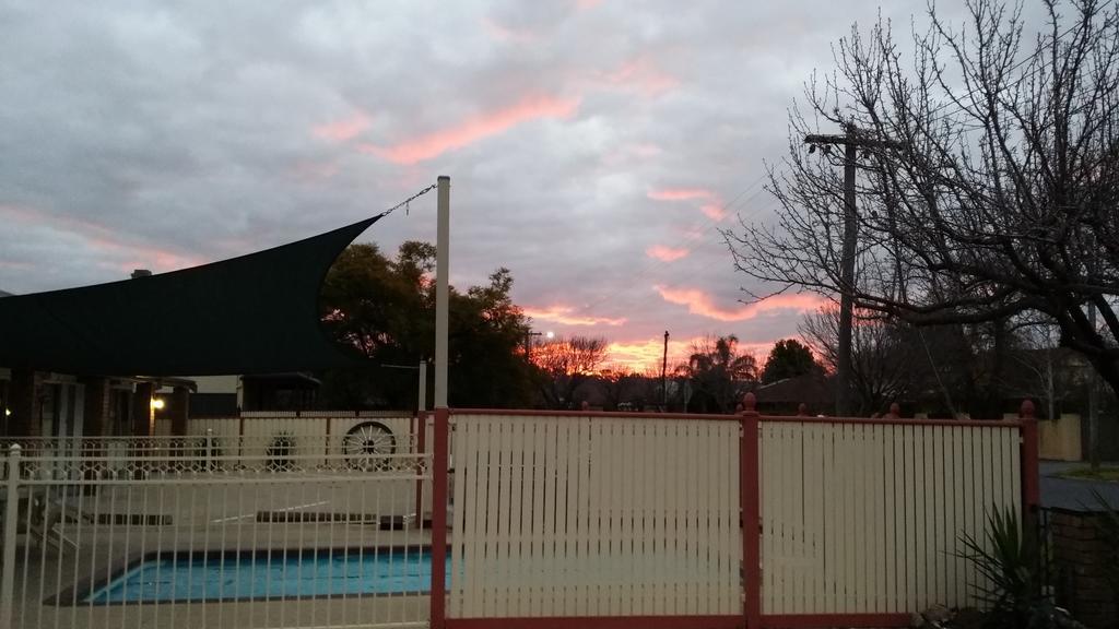 Shepparton Motor Inn Tudor House Motel Ngoại thất bức ảnh